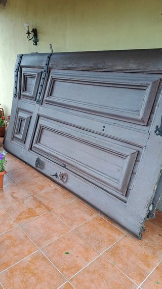 Portão madeira maciça antigo