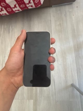 iPhone 12 blanco 64GB y 2 fundas
