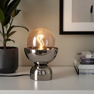 Lámpara de mesa moderna