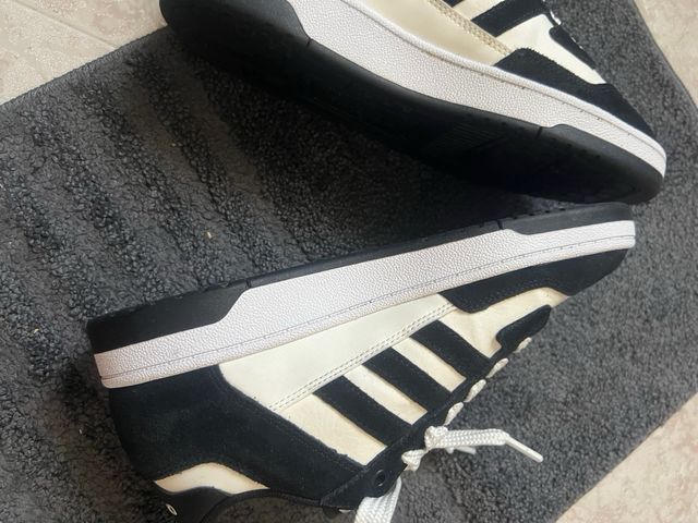 Zapatillas Adidas de forma clasica-deportiva