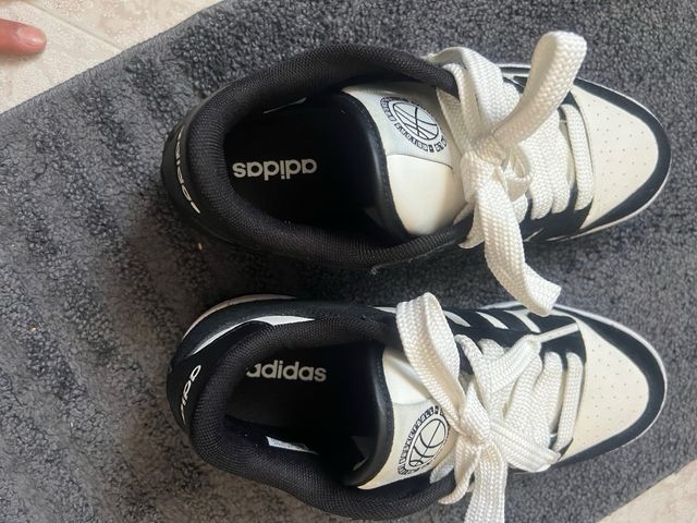 Zapatillas Adidas de forma clasica-deportiva