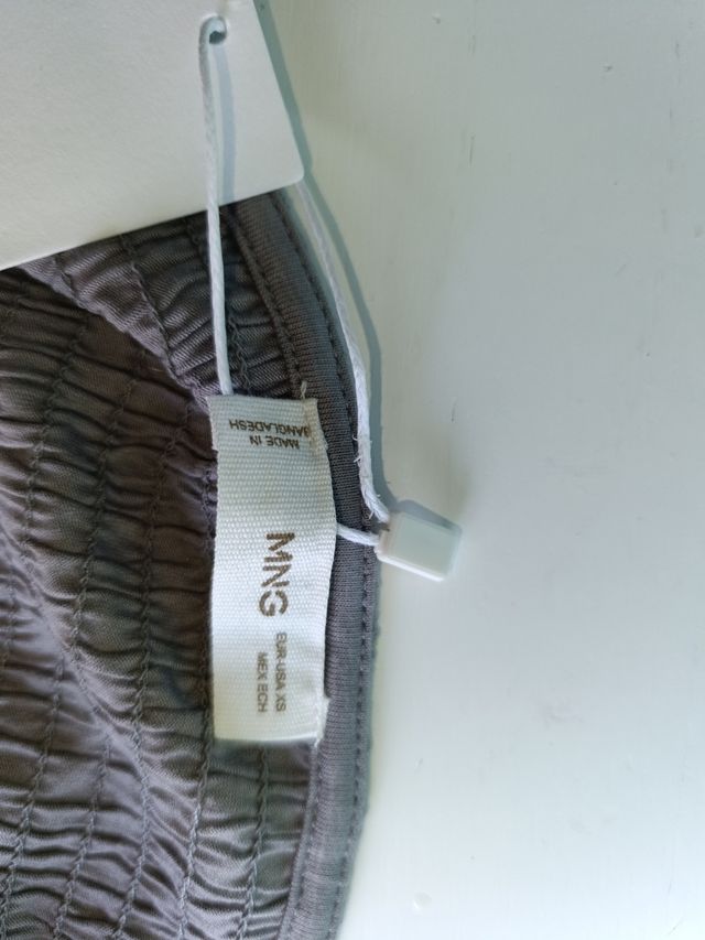Top corto Mango gris, nuevo y sin estrenar