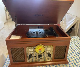 Tocadiscos Inves marrón vintage