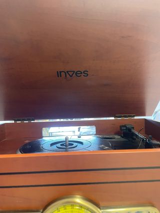 Tocadiscos Inves marrón vintage
