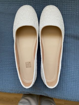 Manoletinas blancas con flores