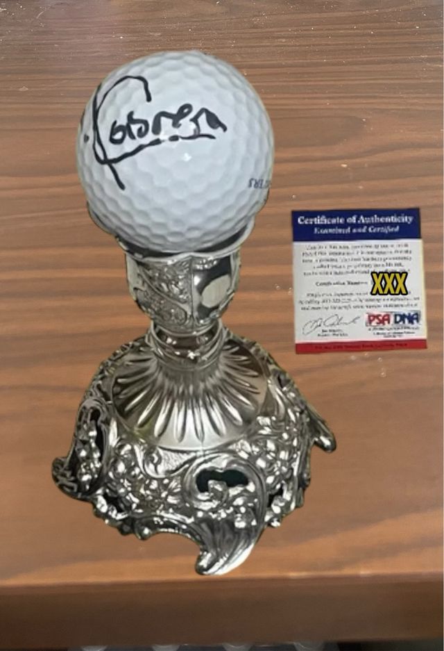 Bola de golf firmada Cabrera PSA/DNA