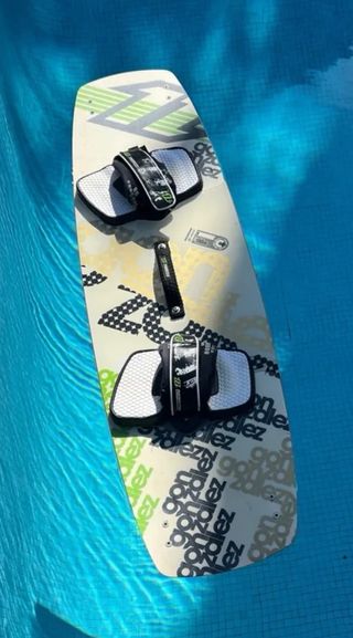 Tabla kitesurf Gonzalez marca north 135 cm