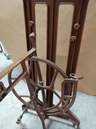 Máquina de coser Alfa antigua