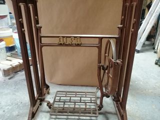 Máquina de coser Alfa antigua