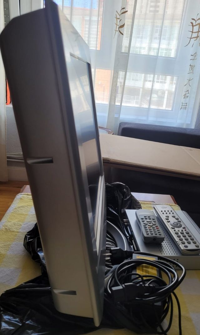 TV JVC 15" - Gris plata