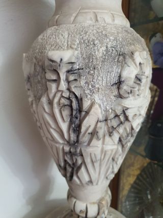 Jarrón columna mármol tallado