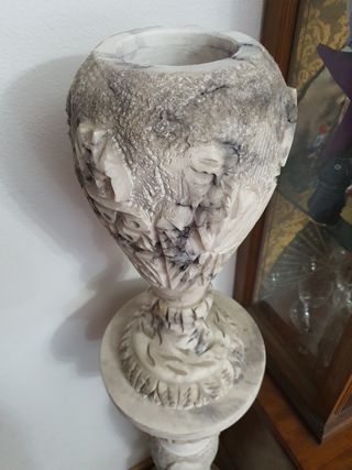 Jarrón columna mármol tallado