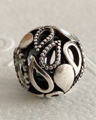 Charm Pandora ORIGINAL - Bola calada hoja