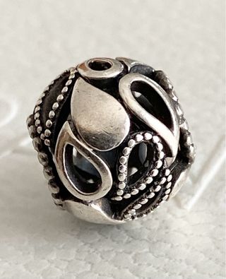 Charm Pandora ORIGINAL - Bola calada hoja