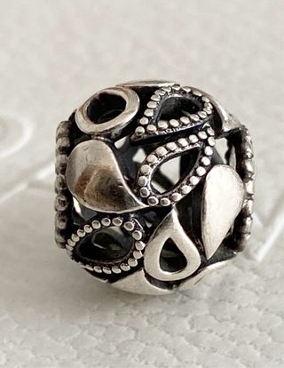 Charm Pandora ORIGINAL - Bola calada hoja