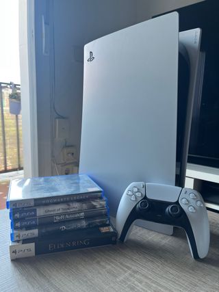 PS5 Blanca + 5 Juegos