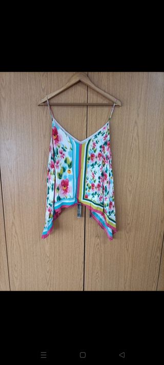 Blusa Zara flores multicolor Talla 4