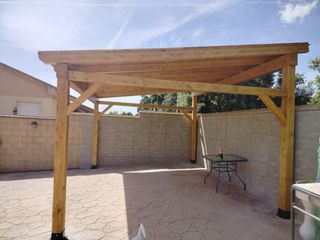 Pergolato in legno per giardino