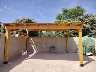 Pergolato in legno per giardino