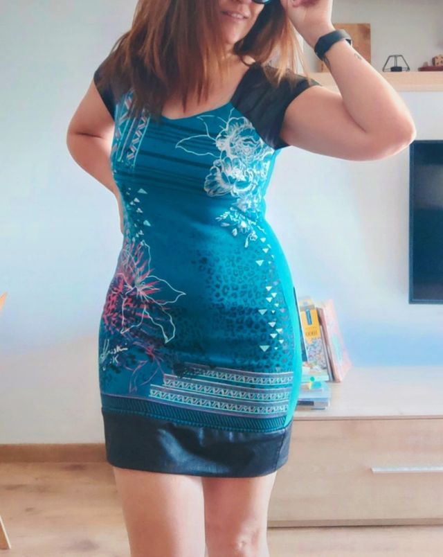 Vestido azul com estampa floral