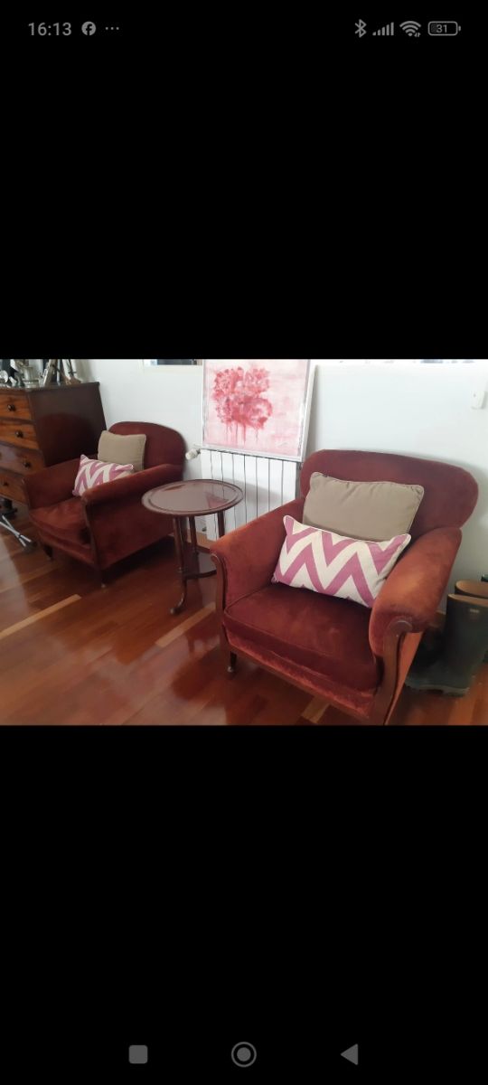 2 Butacas aterciopeladas burdeos