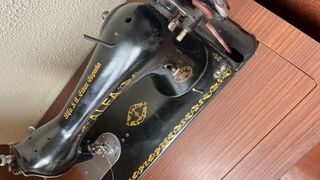 Máquina coser Alfa Antigua
