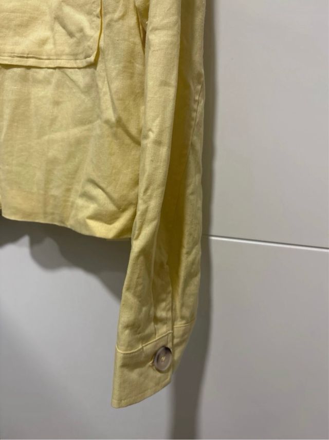 Chaqueta amarilla Stradivarius - Nueva