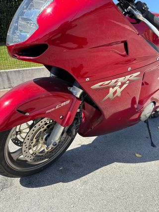 Honda CBR1100XX - Roja