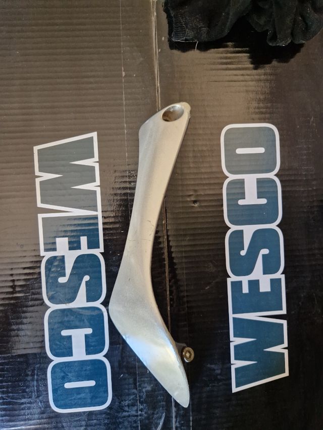 Agarradera derecha Derbi Predator