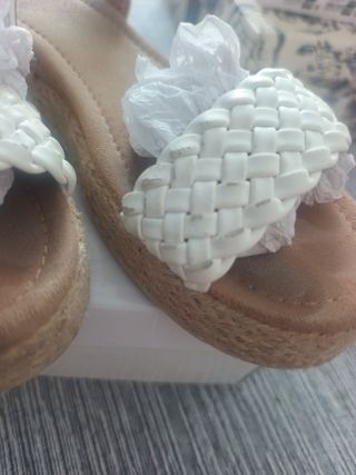 Sandalias niña blancas plataforma