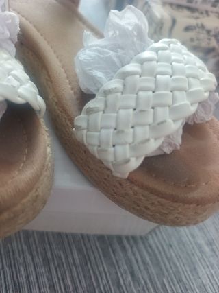 Sandalias niña blancas plataforma