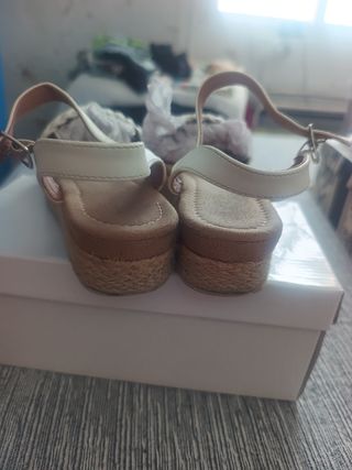Sandalias niña blancas plataforma