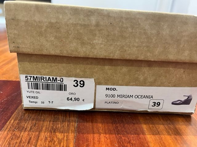 Cuñas doradas de piel, sin estrenar T39