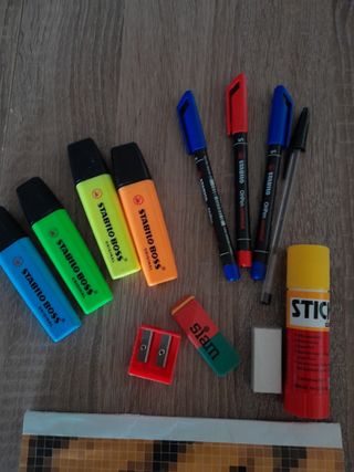 Cancelleria: penne, evidenziatori