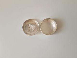 Scatolina portaoggetti in metallo argentato