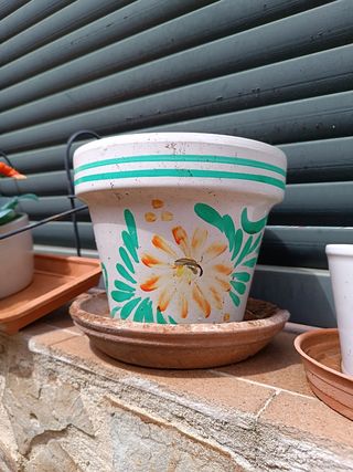 Maceta cerámica pintada verde y naranja
