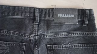 Bermuda vaquera Pull&Bear negra, talla 19