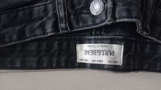 Bermuda vaquera Pull&Bear negra, talla 19