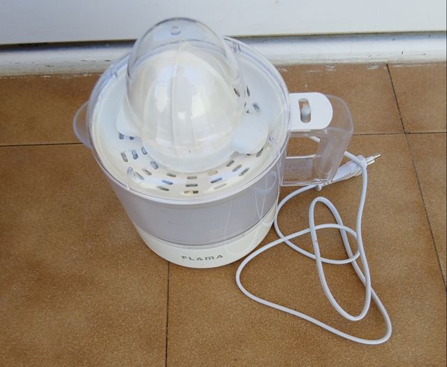 Exprimidor FLAMA eléctrico