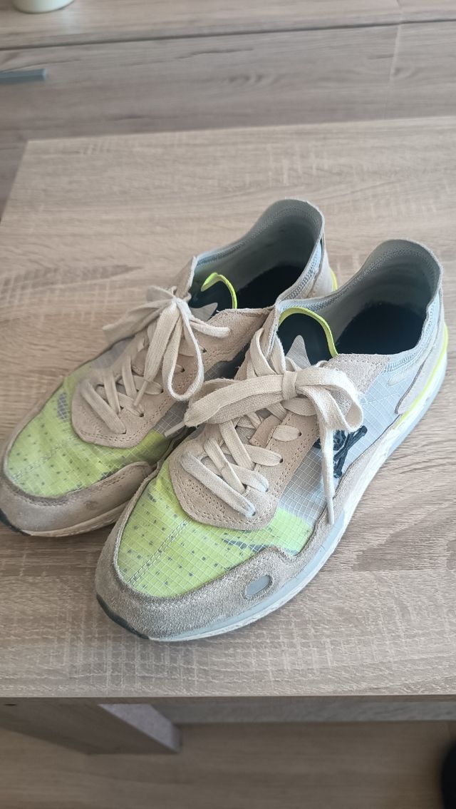 Zapatillas Scalpers beige y verdes