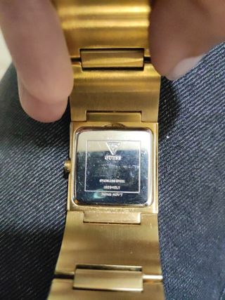 Reloj Guess dorado mujer
