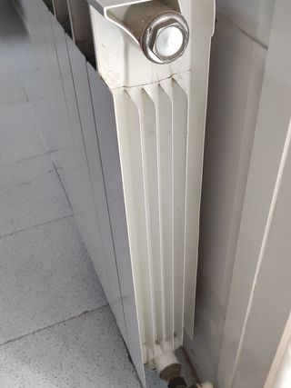 Radiador blanco de metal 6 elementos