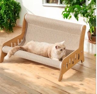 Bellissima poltrona in legno e tessuto Tiragraffi