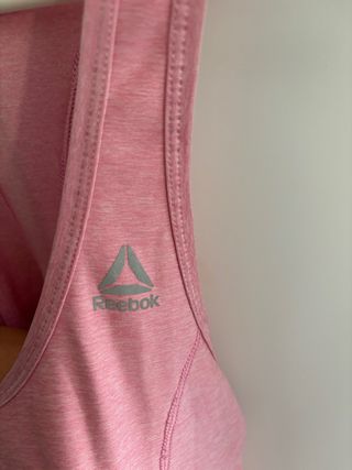 Camiseta deportiva Reebok rosa