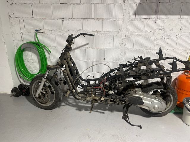 Chasis documentado de Peugeot Satelis 125: