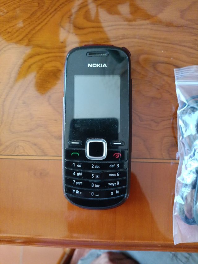 Nokia 1661 negro + auriculares