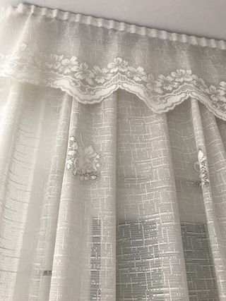 Cortina  beige  de encaje - y blonda   1. unidad