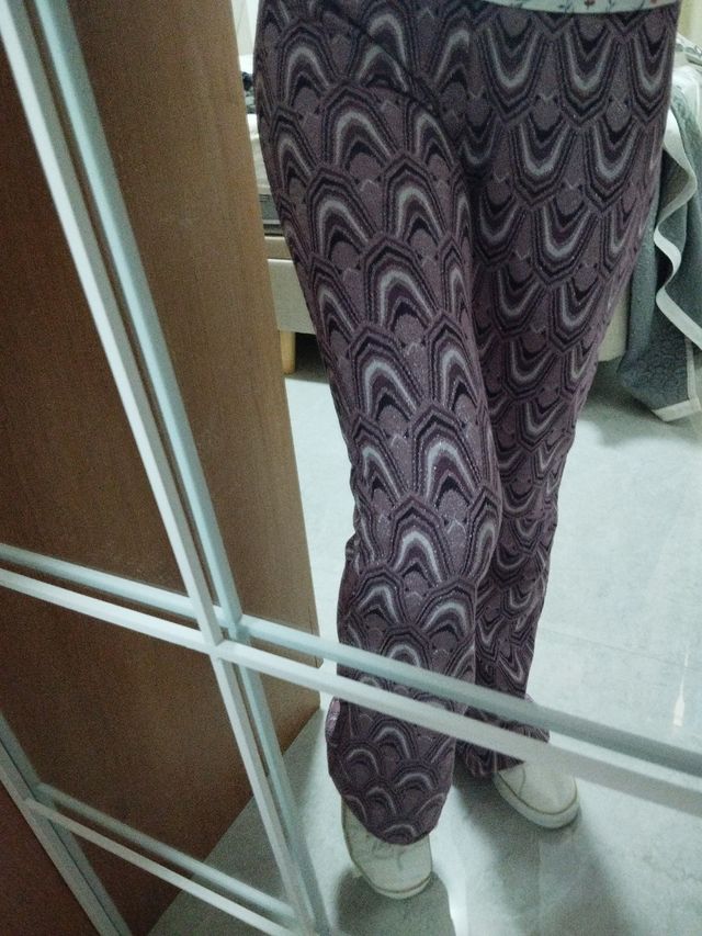 Pantalones con ligera campana