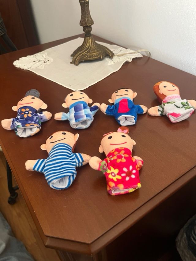 6 Puchinelis / Títeres de dedo familia