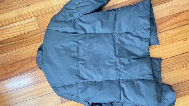 Chaqueta negra Gap  con plumas